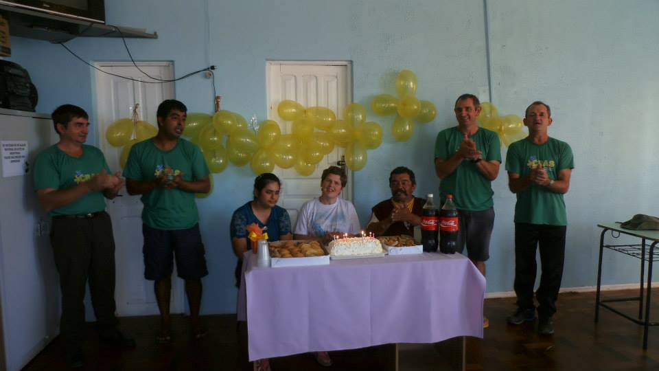 Grupo de pessoas com Deficiência em confraternização